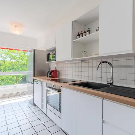 Spacious 3 Bedroom Apartment & Private Parking! Lambersart Exterior photo