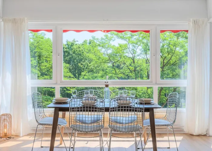Spacious 3 Bedroom Apartment & Private Parking!