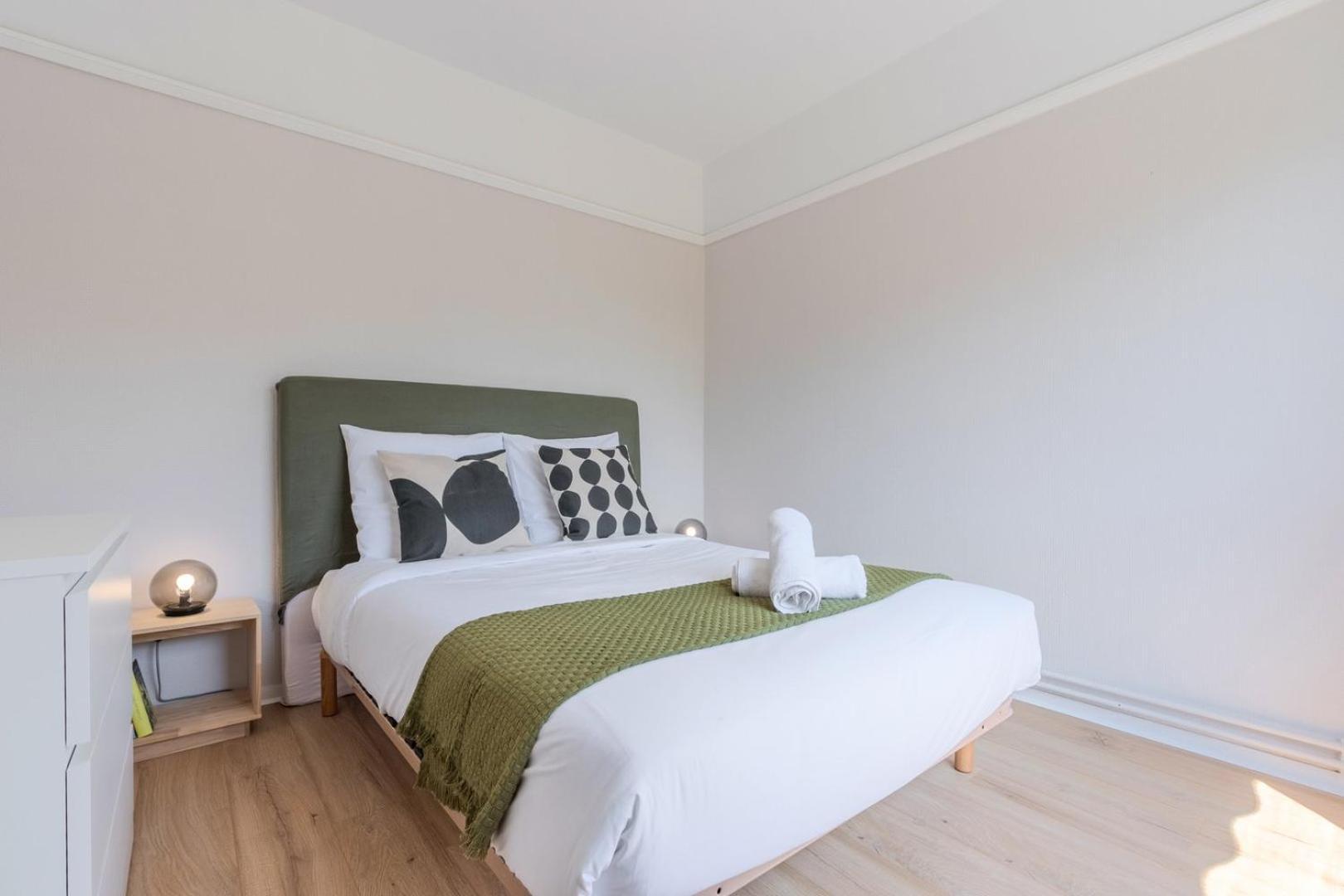 Spacious 3 Bedroom & Private Parking! * Lambersart