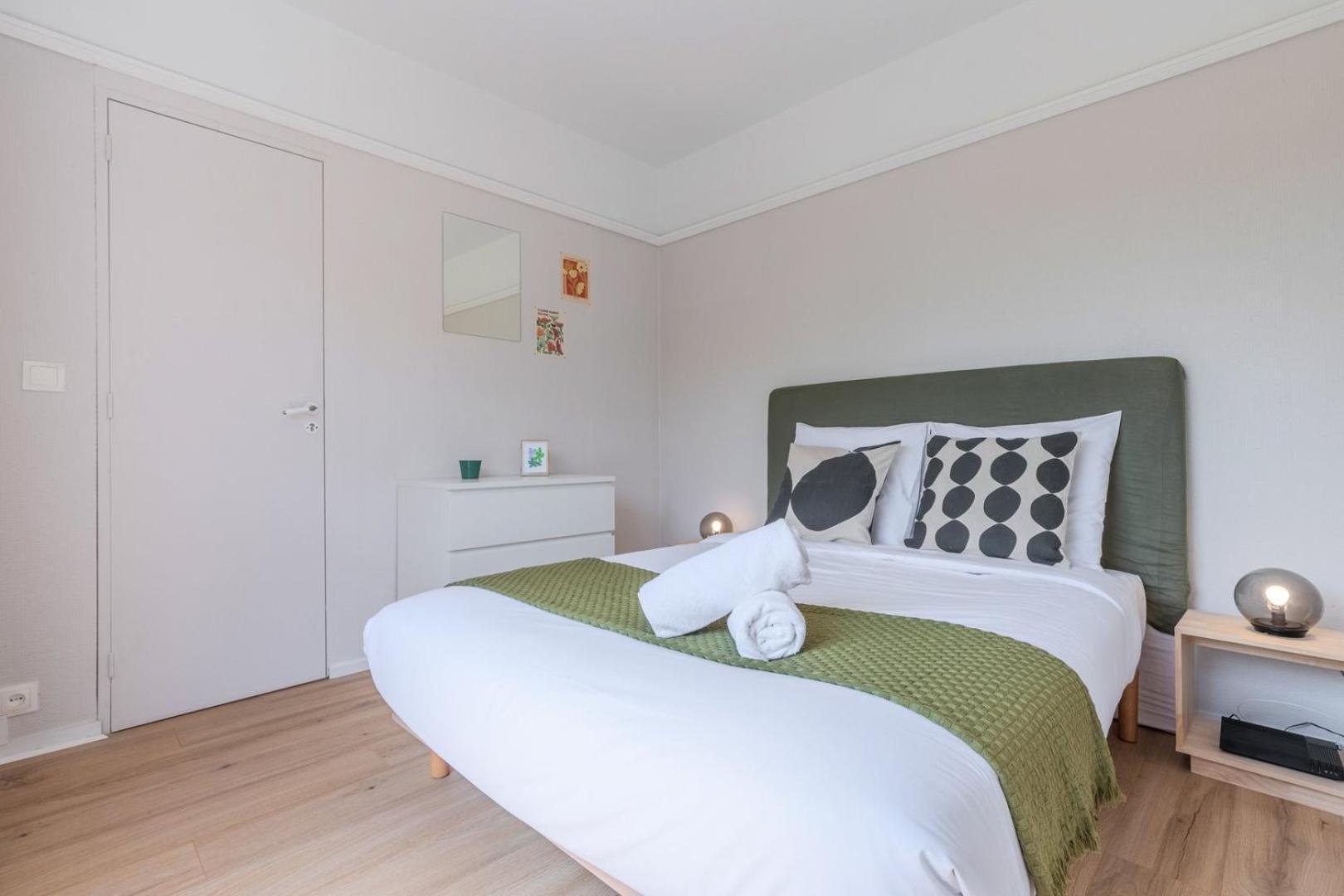 Spacious 3 Bedroom & Private Parking! Lambersart